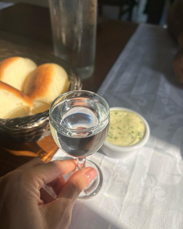karolina-so-chashka-rakija-i-makalo-uzhiva-vo-ohrid-tri-prekrasni-dena-09.jpg