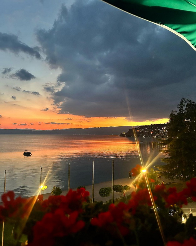 karolina-so-chashka-rakija-i-makalo-uzhiva-vo-ohrid-tri-prekrasni-dena-10.jpg
