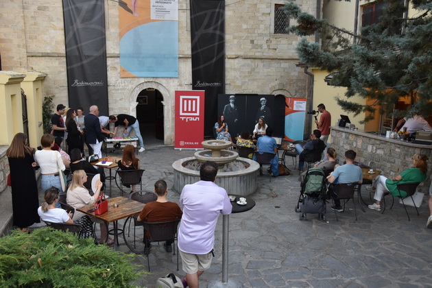 kc-magaza-vo-bitola-gi-otvori-vratite-za-programata-na-kino-pa-olabaj-so-manaki-off-07.jpg