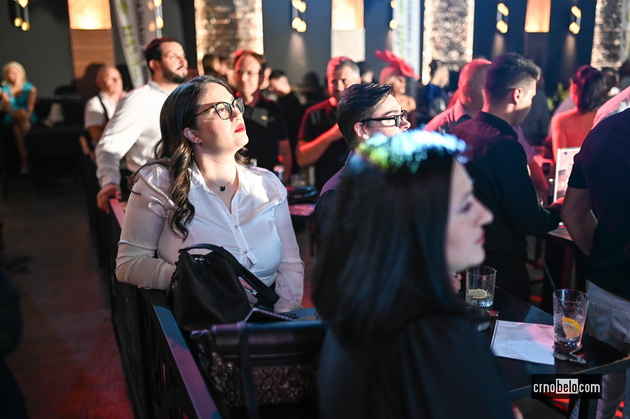 maja-grozdanovska-so-kjerkata-svetlana-crnokrak-bleska-atmosferata-megju-posetitelite-na-skopski-moden-festival-2023-14.jpg