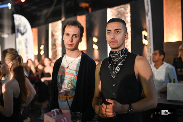maja-grozdanovska-so-kjerkata-svetlana-crnokrak-bleska-atmosferata-megju-posetitelite-na-skopski-moden-festival-2023-19.jpg