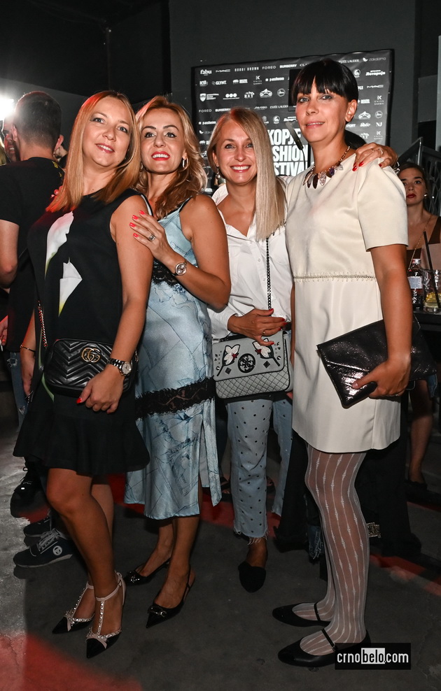 maja-grozdanovska-so-kjerkata-svetlana-crnokrak-bleska-atmosferata-megju-posetitelite-na-skopski-moden-festival-2023-47.jpg