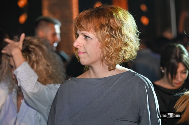 maja-grozdanovska-so-kjerkata-svetlana-crnokrak-bleska-atmosferata-megju-posetitelite-na-skopski-moden-festival-2023-64.jpg