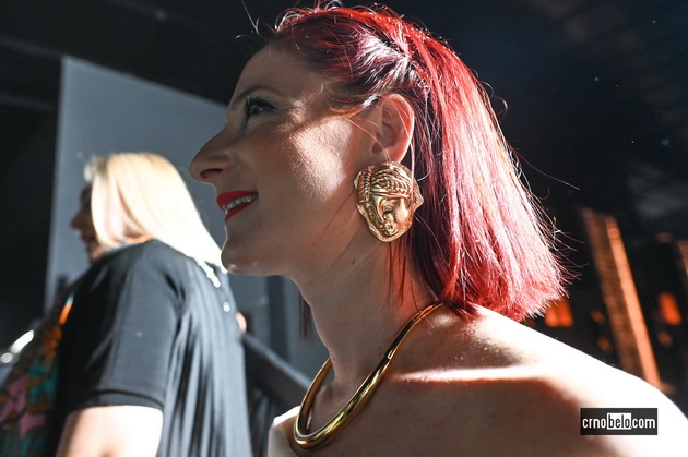 maja-grozdanovska-so-kjerkata-svetlana-crnokrak-bleska-atmosferata-megju-posetitelite-na-skopski-moden-festival-2023-91.jpg