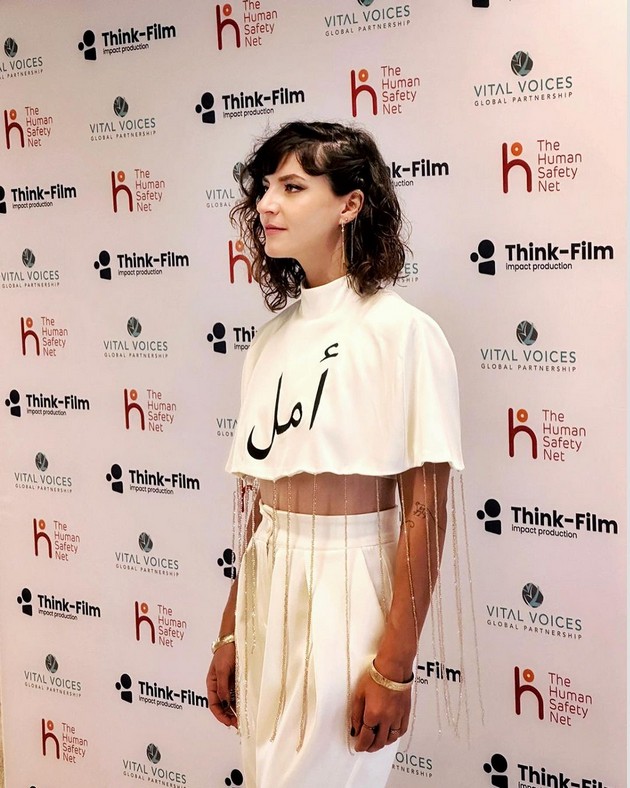 makedonskata-rezhiserka-tamara-kotevska-zableska-na-filmskiot-festival-vo-venecija-pozira-i-so-amal-kluni-04.jpg