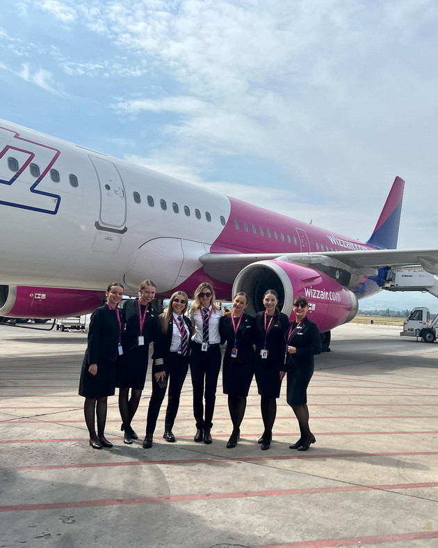 prvata-zhena-pilot-od-makedonija-vo-wizz-air-prvpat-po-10-godini-kariera-letav-so-zhena-kapetan-i-samo-zhenski-kabinski-personal-02.jpg