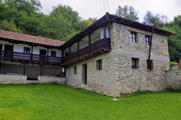chudotvorni-mesta-za-zheni-koi-ne-mozhat-da-imaat-deca-slivnickiot-manastir-trudnoto-drvo-vo-banjani-i-prespivanje-vo-manastir-vo-bitolsko-03.jpg