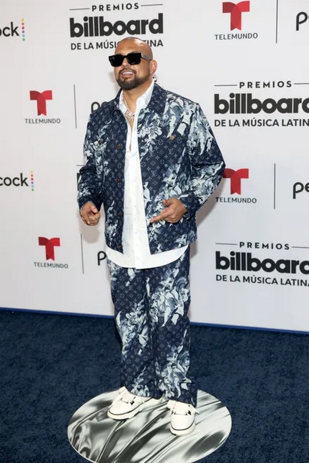 mark-entoni-ja-baknuva-24-godishanta-sopruga-a-paris-hilton-blesna-vo-fustan-so-kristali-na-billboard-latin-music-awards-foto-11.jpg