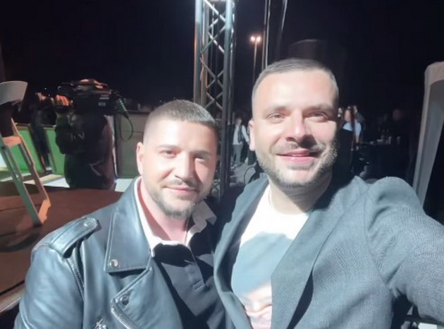 prijatelite-i-fanovite-od-srce-peeja-za-toshe-proeski-dzvezdeno-nebo-omilenite-hitovi-nasmevki-i-taga-vo-krushevo-05_1.jpg