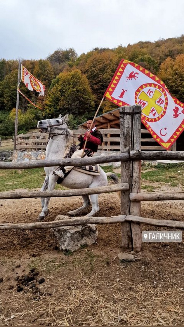 tamara-todevska-uzhiva-so-sakaniot-luka-na-javanje-konji-vo-galichnik-vistinska-esenska-idila-foto-09.jpg