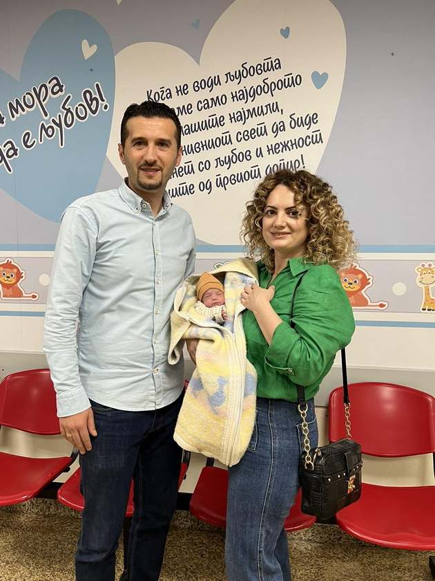 mal-borec-bebe-od-samo-940g-rodeno-na-klinikata-za-ginekologija-vo-skopje-si-zamina-doma-teshko-2kg-03.jpg