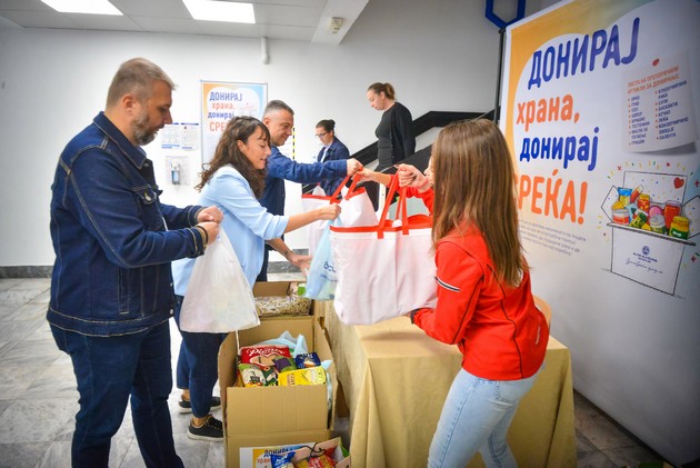 realizirani-povekje-zaednichki-humanitarni-aktivnosti-na-alkaloid-ad-skopje-i-na-crven-krst-na-grad-skopje-03.jpg