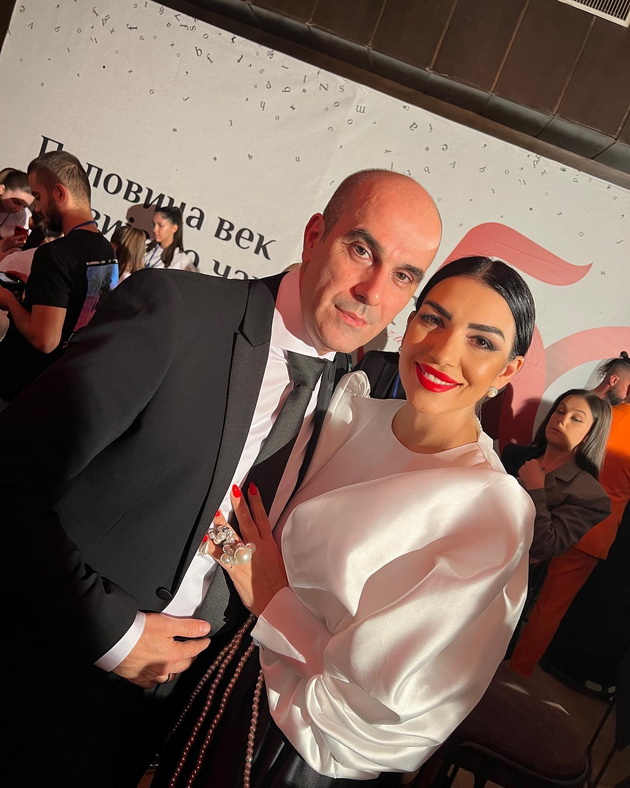 tamara-so-dechkoto-na-festival-na-vino-vo-kavadarci-lambe-i-pomaliot-sin-slavea-rodenden-vo-ist-den-shto-pravat-makedonskite-dzvezdi-na-instagram-07.jpg