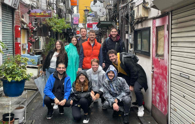 andjelo pavlovski mladite vo japonija obozavaat karaoke a vo tokio kolku i zivotot da e zabrzan nikoj od lugjeto ne pokazuva znaci na nervoza 12