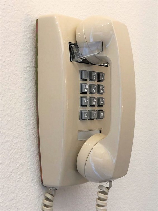 kul-raboti-shto-gi-pravevme-na-fiksnite-telefoni-a-deneshnite-deca-ne-mozhat-da-gi-sfatat-02.jpg