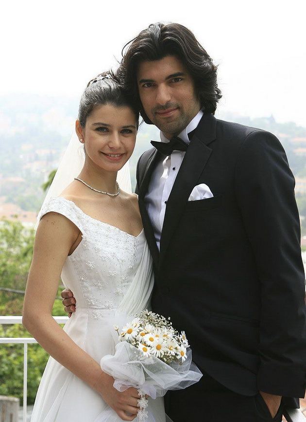 najposakuvan-turski-ergen-glasini-deka-zaradi-nego-demet-ozdemir-se-razvela-fakti-za-turskiot-akter-engin-akjurek-03.jpg