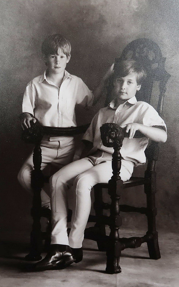vilijam-i-kejt-ja-objavija-semejnata-fotografija-za-bozhikj-koja-potsetuva-na-fotkata-od-vilijam-i-hari-od-1992-02.jpg.jpg