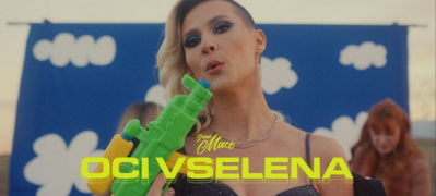 sara mejs vo svezo unikatno i vpecatlivo izdanie za noviot video zapis za pesnata oci vselena 01 povekje