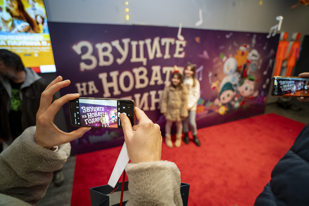 bibi-i-bobi-povtorno-ja-voodushevija-detskata-publika-premierata-na-novogodishniot-crtan-film-zvucite-na-novata-godina-predizvika-lavina-pozitivni-reakcii-kaj-decata-i-kaj-roditelite-05.png