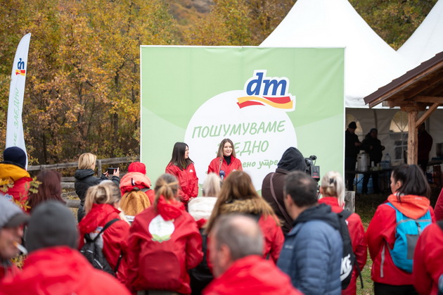 so-masovno-posumuvanje-na-30000-sadnici-dm-drogerie-markt-uspesno-ja-zavrsi-vtorata-godina-od-proektot-posumuvame-zaedno-za-pozeleno-utre-06.jpg