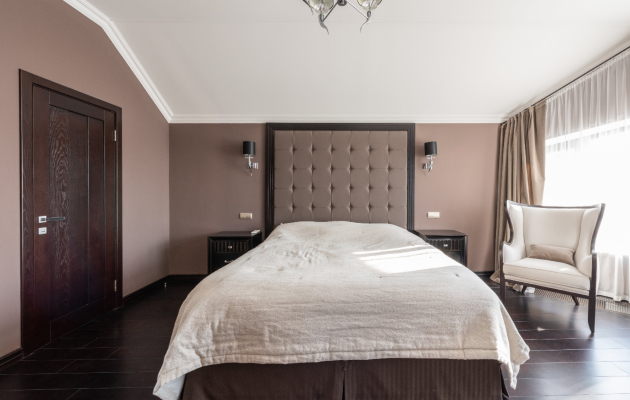 prikazni na makedonec recepcioner vo hotel nepoznat covek ne sakase da izleze od lobito a potoa me demneshe preku prozorec dodeka rabotev 9