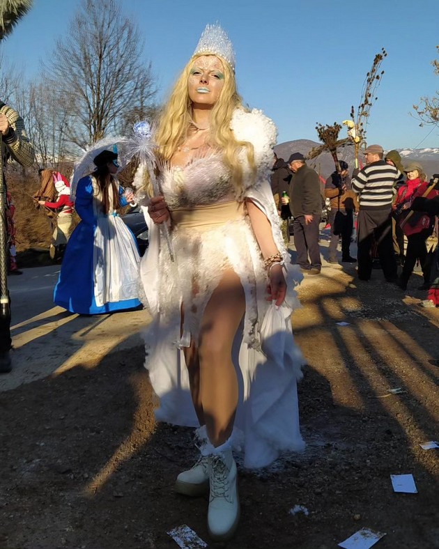 makedonkata-betika-kako-ledena-kralica-na-vevchanskiot-karneval-13-godini-ti-se-vrakjam-moe-milo-vevchani-04.jpg