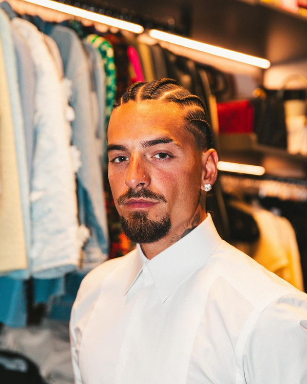 ne-saka-taa-da-se-vitka-so-trudnichkiot-stomak-maluma-i-gi-oblekuva-chevlite-na-bremenata-partnerka-foto-video-04.jpg