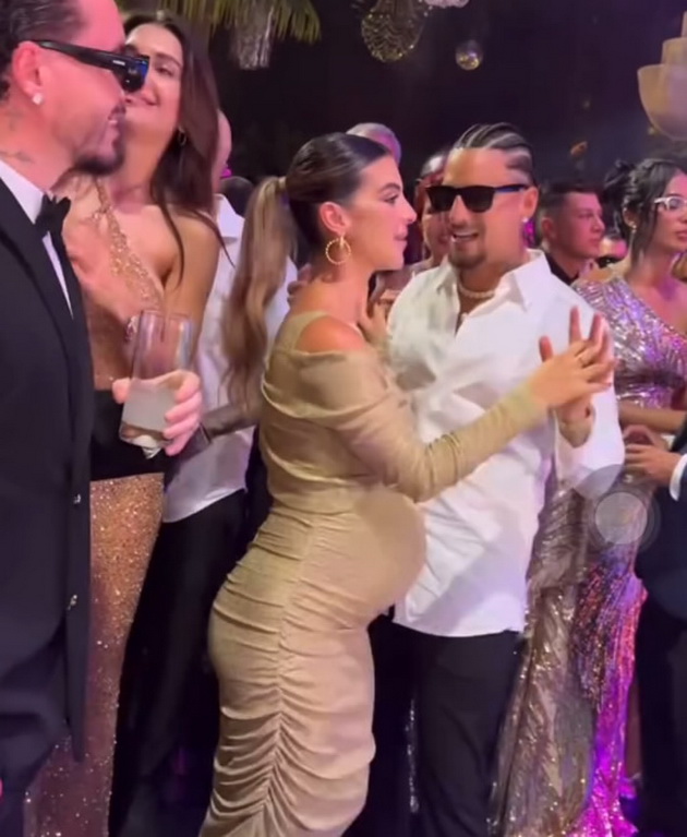 ne-saka-taa-da-se-vitka-so-trudnichkiot-stomak-maluma-i-gi-oblekuva-chevlite-na-bremenata-partnerka-foto-video-07.jpg