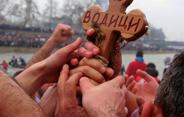 vodici-nekogas-vo-ohrid-uste-vo-zorite-so-baba-mi-vo-crkva-se-piese-topla-rakija-07_copy.jpg