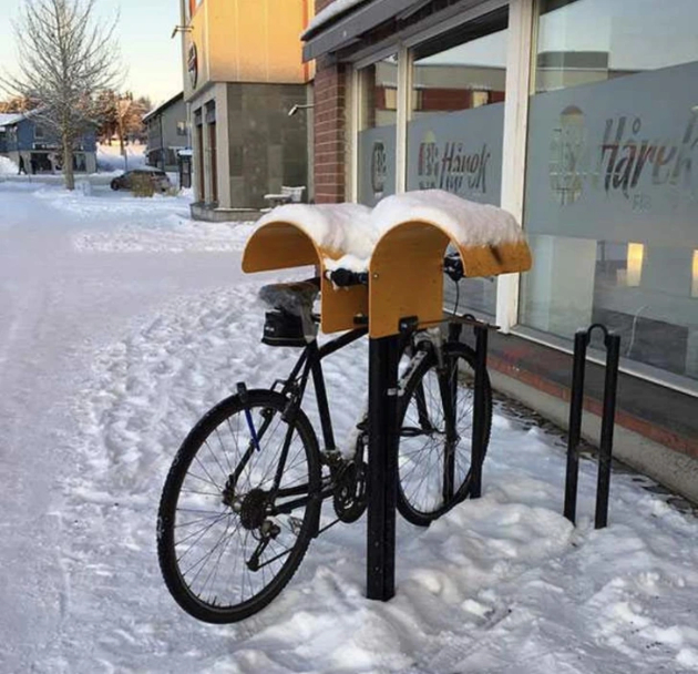 trotineti-na-aerodrom-posebni-pantoloni-za-higienski-naviki-kaj-deca-raboti-shto-gi-ima-vo-svetot-a-gi-zbunuvaat-turistite-03.jpg