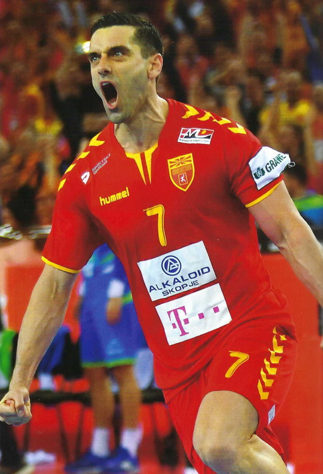 kire-lazarov-za-crnobelo-leksikon-kosharka-mi-e-omilen-sport-obozhavam-makedonska-narodna-muzika-05.jpg