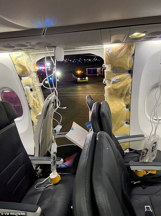 mornichavo-video-isplashen-patnik-snima-otkako-boeing-avion-pochnal-da-pagja-nadolu-02.jpg