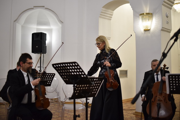 nu-kameren-orkestar-na-bitola-ja-otvori-svojata-prva-sezona-kako-nacionalna-ustanova-so-klasichen-koncert-barokna-fantazija-11.JPG