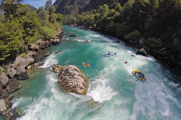 nurkanje-vo-kafez-pokraj-ajkuli-trchanje-so-bikovi-20-opasni-turistichki-atrakcii-koi-gi-predizvikuvaat-golemite-ljubiteli-na-adrenalinot-11.jpg