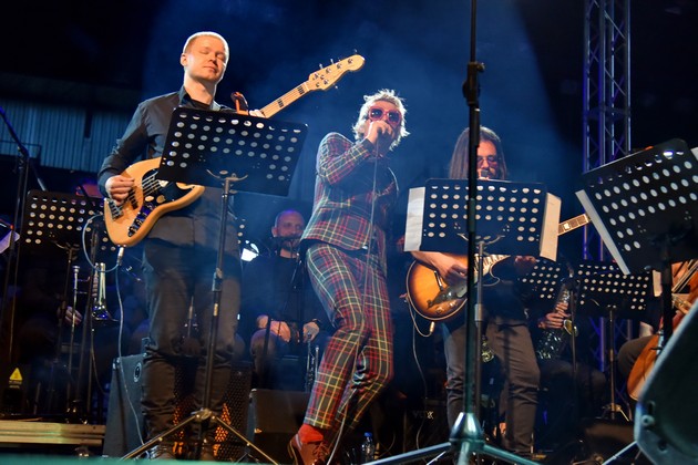 nu-kameren-orkestar-so-spektakularen-koncert-makedonska-rok-simfonija-vo-sportskata-sala-boro-churlevski-vo-bitola-07.jpg