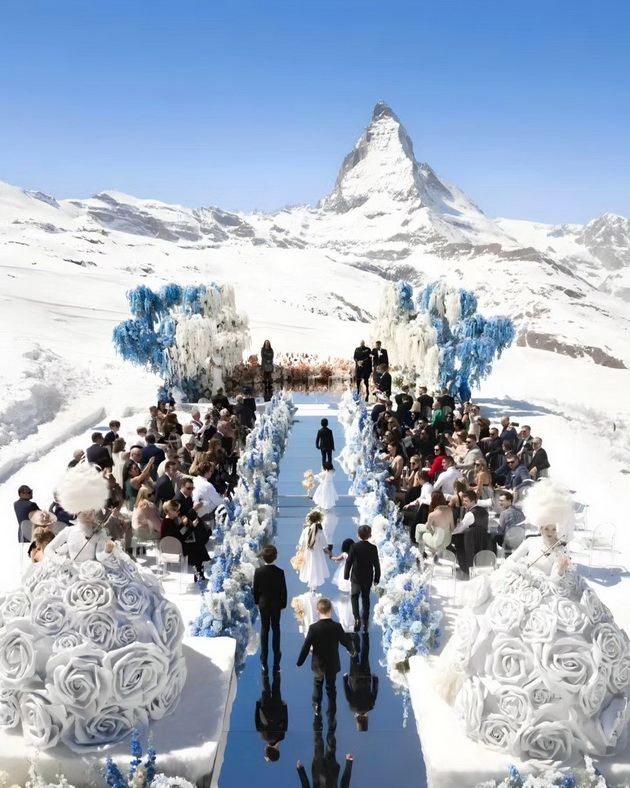 ekstravagantna-svadba-vo-shvajcarija-e-kako-zimska-bajka-nevestata-smrznata-vo-kocka-mraz-angel-leta-nad-gostite-11.jpg