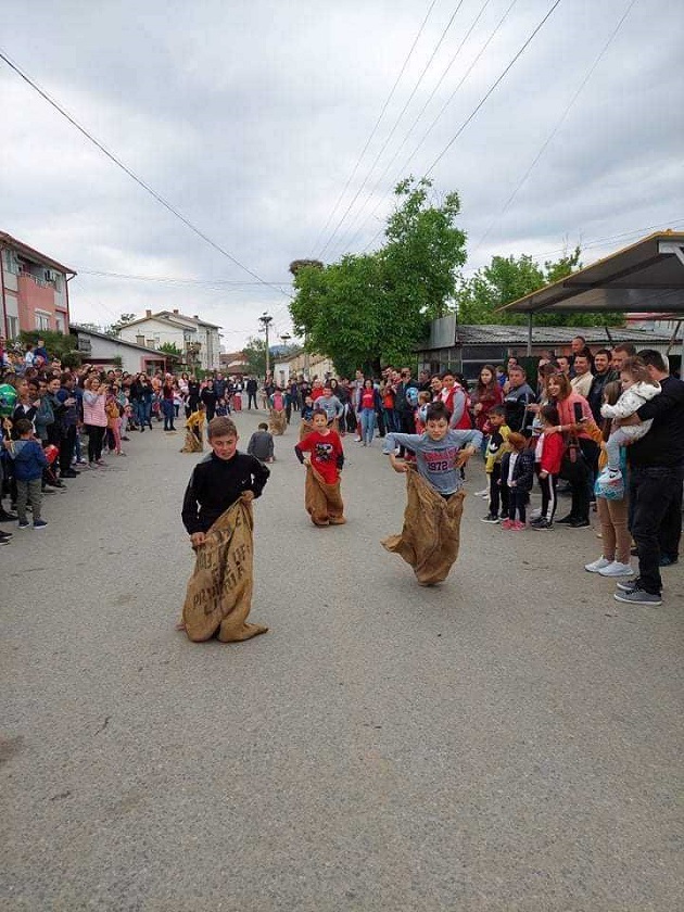 prvomajski-trki-vo-stojakovo-trki-so-konji-trki-so-magarinja-a-ovaa-godina-poseteni-i-od-igor-dzambazov-03.jpg