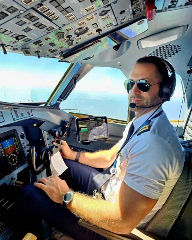 so-mnogu-trud-i-odrekuvanje-go-ispolnil-svojot-son-slobodan-e-najzgodniot-pilot-vo-srbija-02_copy.jpg