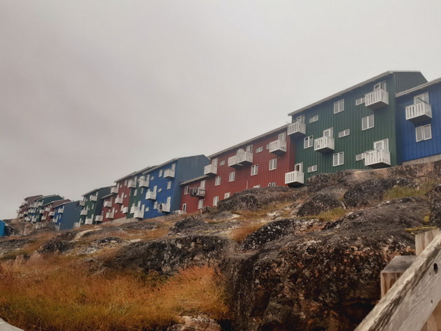 aneta-za-posetata-na-grenland-vo-avgust-temperaturite-se-od-10-do-12-stepeni-od-eden-do-drug-grad-se-patuva-so-brod-04.jpg