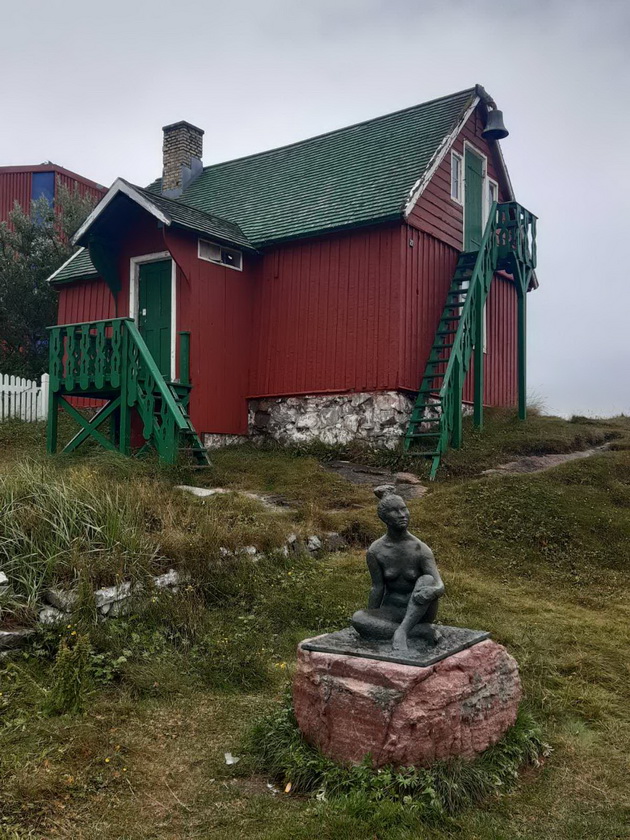 aneta-za-posetata-na-grenland-vo-avgust-temperaturite-se-od-10-do-12-stepeni-od-eden-do-drug-grad-se-patuva-so-brod-11.jpg