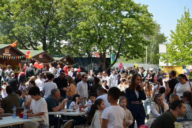 na-semejniot-festival-vo-nova-sobrani-sredstva-za-uchilishteto-za-deca-so-posebni-potrebi-brakja-miladinovci-vo-kumanovo-i-drugi-dobrotvorni-celi-04.jpg