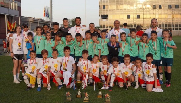 tri-posledovatelni-finalinja-i-dve-zlata-za-zlatnata-generacija-na-fk-forca-01.jpg