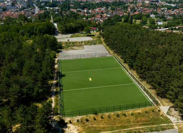 fudbalska-euforija-vo-kumanovo-so-poddrshka-od-mozzart-obnoven-ushte-eden-sportski-teren-02_copy.jpg