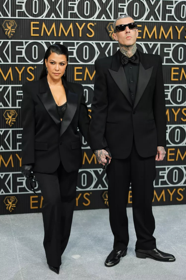 kortni-kardashijan-stegnata-vo-korset-po-4-toto-poroduvanje-se-plasham-od-prolaps-na-vaginata-ne-sakam-da-vezhbam-03.jpg