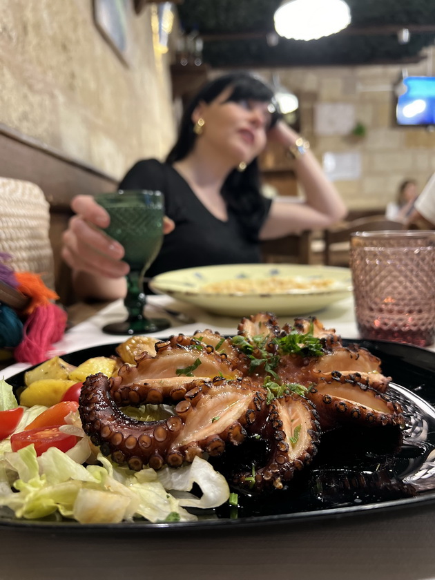 bev-na-odmor-vo-bari-pivo-kje-najdete-i-za-1-5-evra-no-i-komplet-lezhalki-za-42-evra-124.jpg