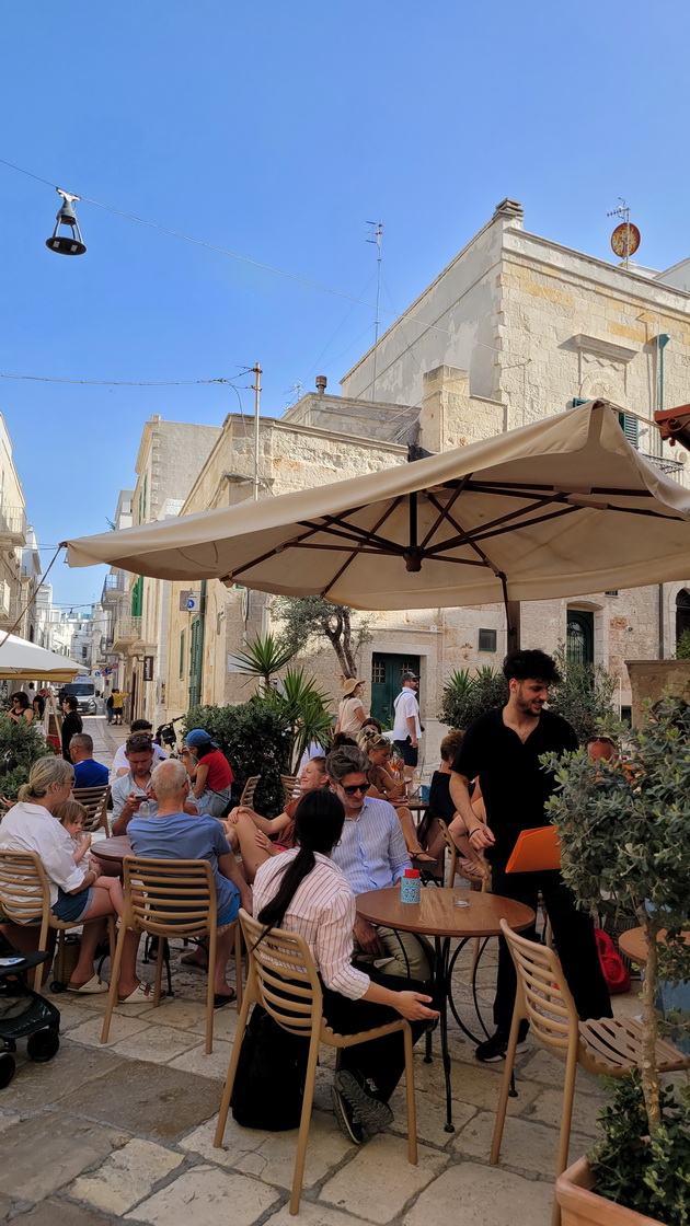 bev-na-odmor-vo-bari-pivo-kje-najdete-i-za-1-5-evra-no-i-komplet-lezhalki-za-42-evra-55.jpg