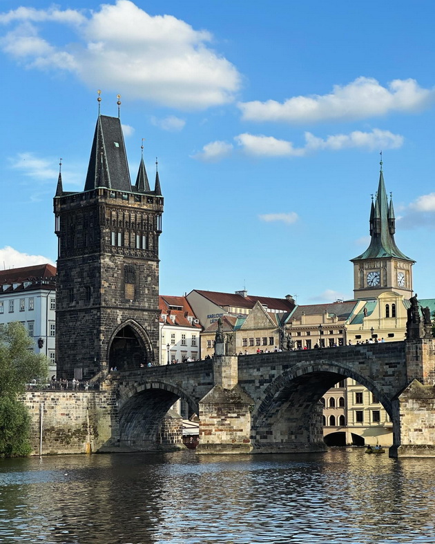 elena-najdoski-na-romantichno-patuvanje-so-soprugot-proshetka-niz-viena-krstarenje-vo-praga-05.jpg