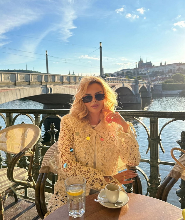elena-najdoski-na-romantichno-patuvanje-so-soprugot-proshetka-niz-viena-krstarenje-vo-praga-17.jpg