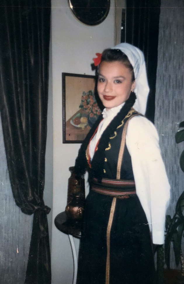 elena-risteska-za-crnobelo-leksikon-ljubovta-na-moite-roditeli-mi-e-primer-kako-da-se-odrzhuvaat-odnosite-so-partnerot-12.jpg