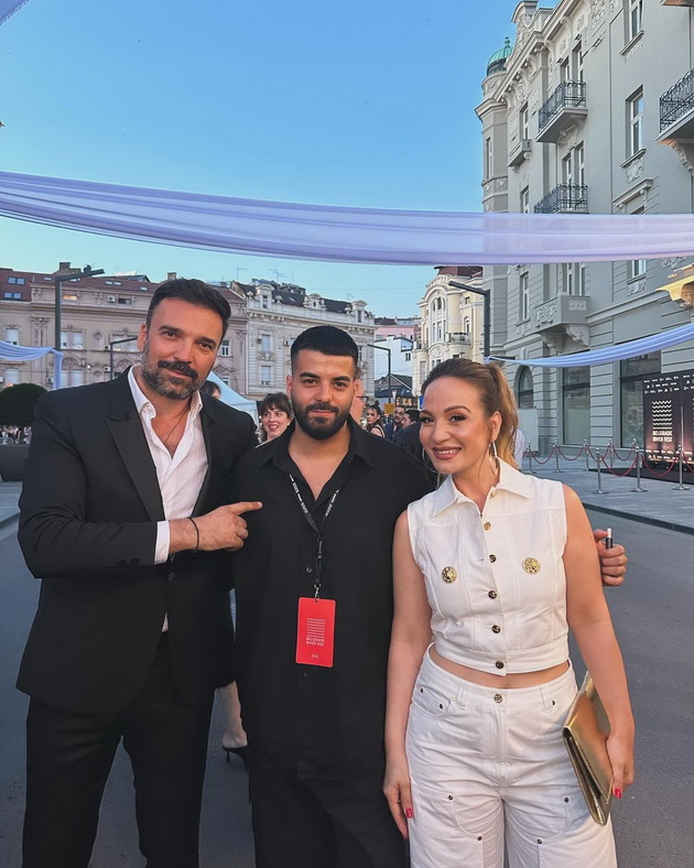 marjan-petrov-beshe-edinstven-shminker-na-festival-vo-belgrad-za-nole-imashe-poseben-vlez-i-obezbeduvanje-nik-kejv-e-mnogu-opushten-05.jpg